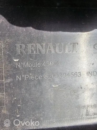 Renault Master II Zderzak przedni 8200394563