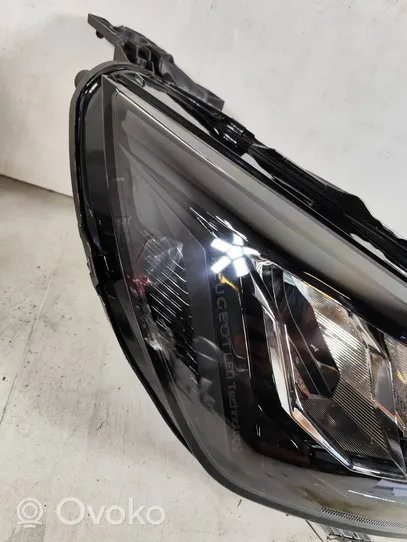 Peugeot 208 Lampa przednia 9833036180