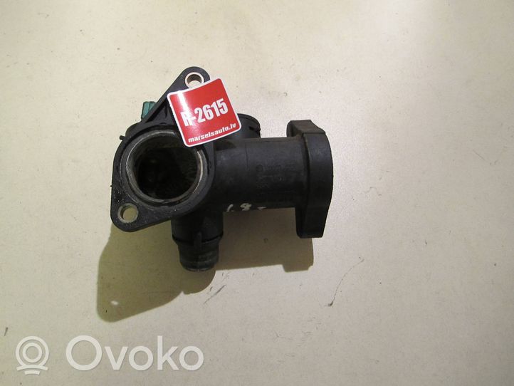 Audi A4 S4 B5 8D Tuyau de liquide de refroidissement moteur 058121133B