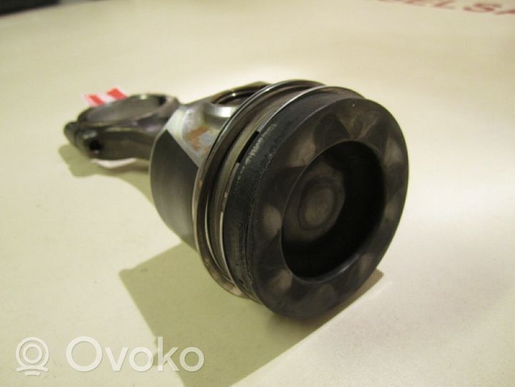 Volkswagen Caddy Piston with connecting rod 81L97A12