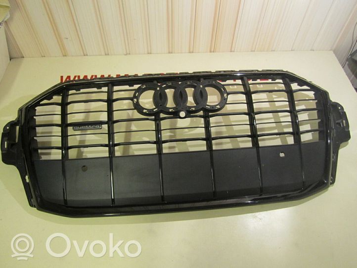 Audi Q7 4M Etupuskurin ylempi jäähdytinsäleikkö 4M0853651AJ