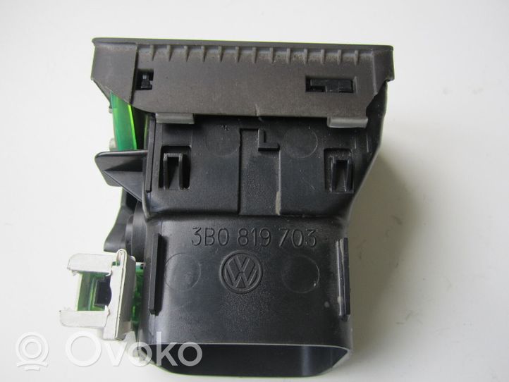 Volkswagen PASSAT B5 Copertura griglia di ventilazione laterale cruscotto 