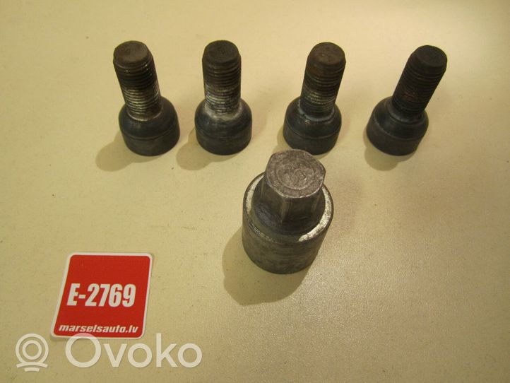 Volkswagen PASSAT CC Anti-theft wheel nuts and lock 