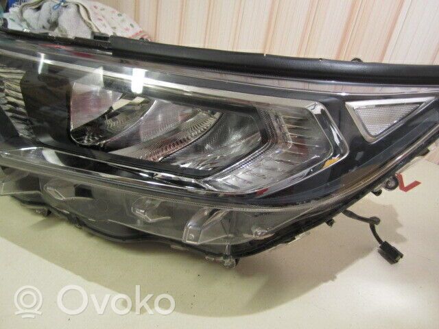 Toyota RAV 4 (XA50) Faro/fanale 8118542840