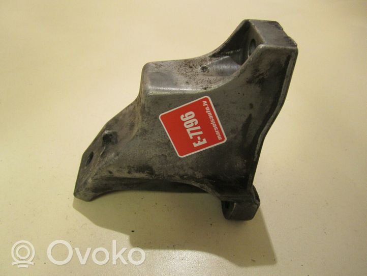 Audi 200 Vaihdelaatikon kannake 443399113J