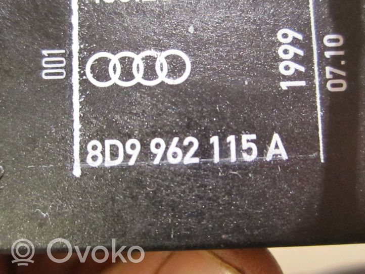 Audi A4 S4 B5 8D Centrinio užrakto varikliukas 8D9962115A