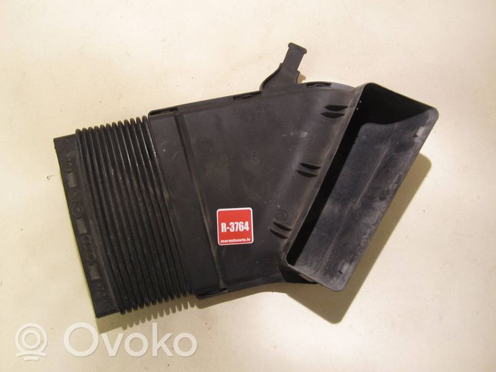 Audi A4 S4 B6 8E 8H Część rury dolotu powietrza 8E0129617D