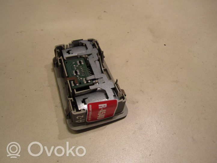 Audi A2 Lampka podsufitki tylna 8Z0947123