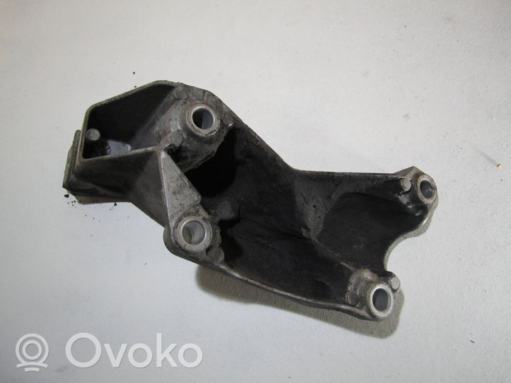 Audi A4 S4 B6 8E 8H Soporte de montaje del motor (Usadas) 8E0199307A