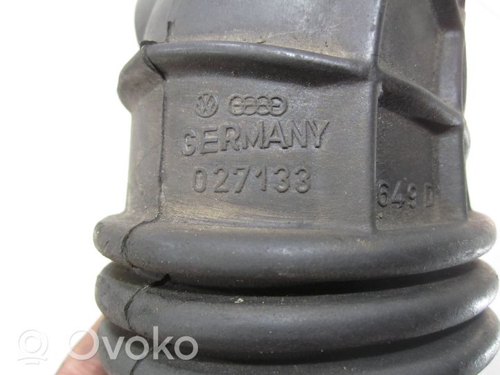 Volkswagen PASSAT B3 Część rury dolotu powietrza 027133649D