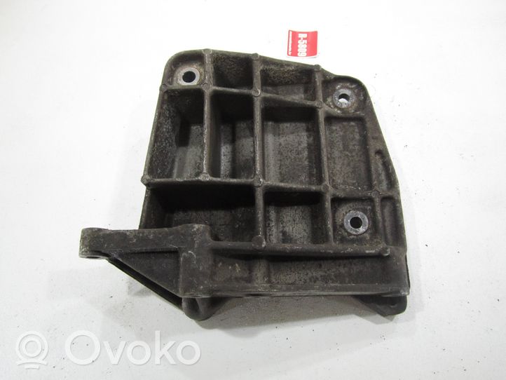 Audi 80 90 S2 B4 Staffa di montaggio del compressore dell’A/C 050260885D