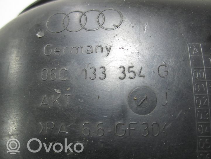 Audi A6 S6 C5 4B Część rury dolotu powietrza 06C133354G