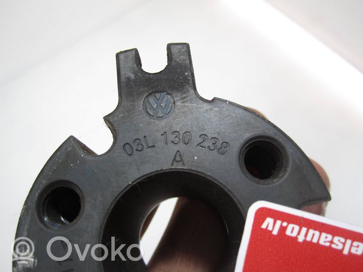 Volkswagen PASSAT B6 Ingranaggio della pompa carburante (puleggia) 03L130238A