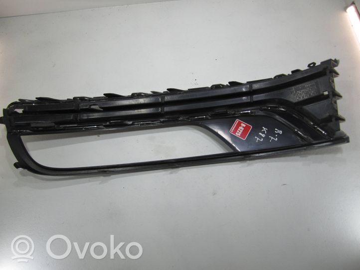 Volkswagen PASSAT B7 Priešrūkinio žibinto apdaila/ grotelės 3AA853666