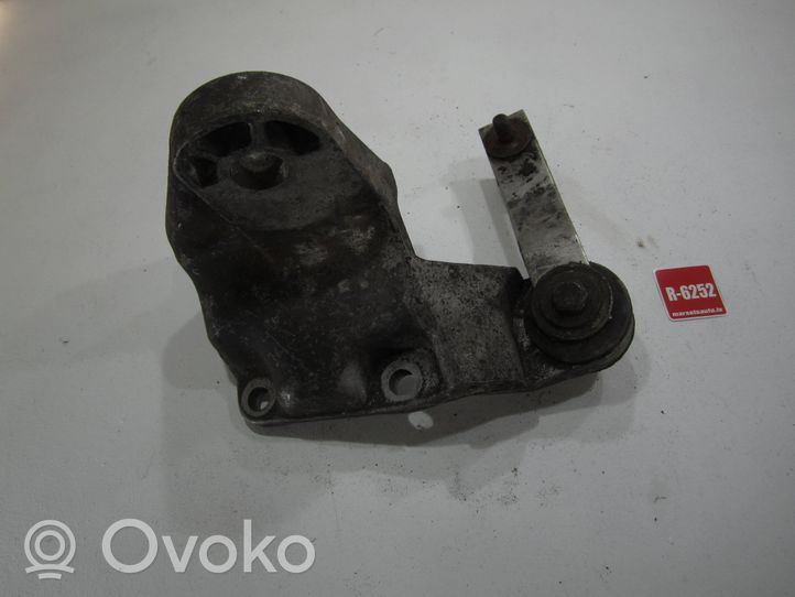 Audi Coupe Vaihdelaatikon kannake 8A0399113C