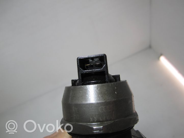 Volkswagen PASSAT B5.5 Injecteur de carburant 038130079CX