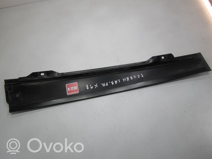 Volkswagen Touran I Front door glass trim molding 1T0837890