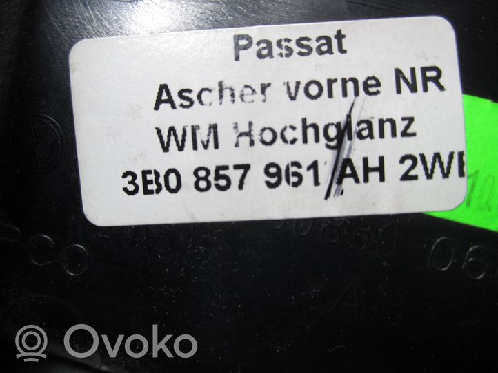 Volkswagen PASSAT B5.5 Popielniczka deski rozdzielczej 3B0857961AH