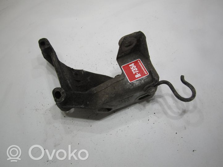 Audi 80 90 S2 B4 Supporto di montaggio della pompa del servosterzo 050145531