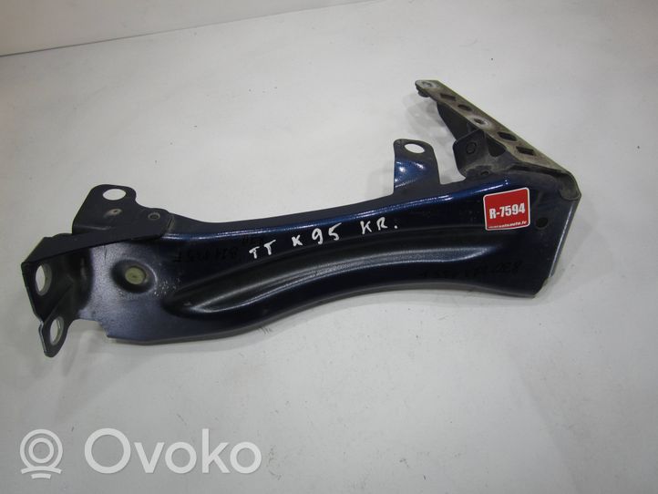 Audi TT TTS Mk2 Fender mounting bracket 8J0821135F