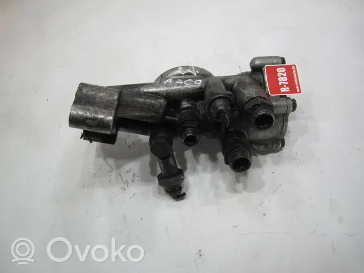 Audi 100 200 5000 C3 Mocowanie / uchwyt filtra oleju 028115417B