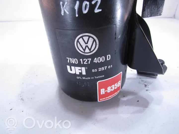 Volkswagen PASSAT B7 Boîtier de filtre à carburant 7N0127400D
