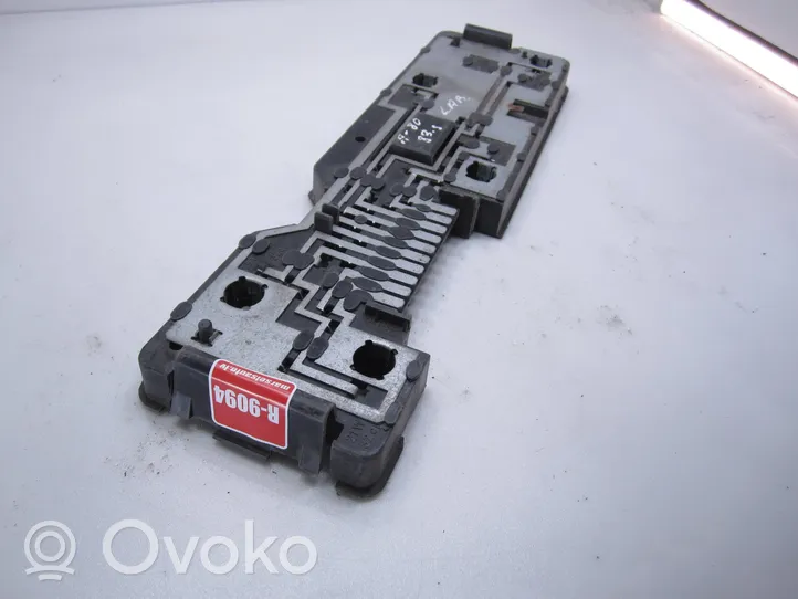 Audi 80 90 B2 Takaluukun takavalot 811945222A