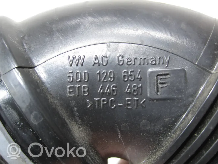 Volkswagen PASSAT B8 Rura / Wąż dolotowy powietrza 5Q0129654F