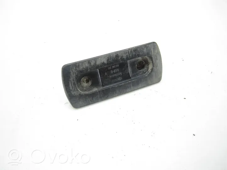 Volkswagen Golf II Soporte de montaje del parachoques trasero 165807193