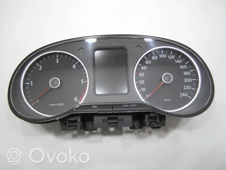 Volkswagen Polo V 6R Speedometer (instrument cluster) 6R0920861F