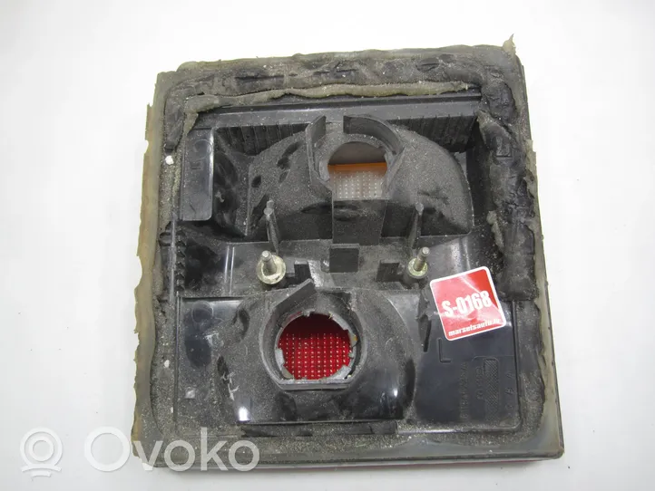 Audi 80 90 B2 Takaluukun takavalot 811945225A