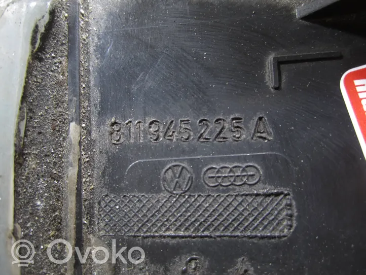 Audi 80 90 B2 Takaluukun takavalot 811945225A