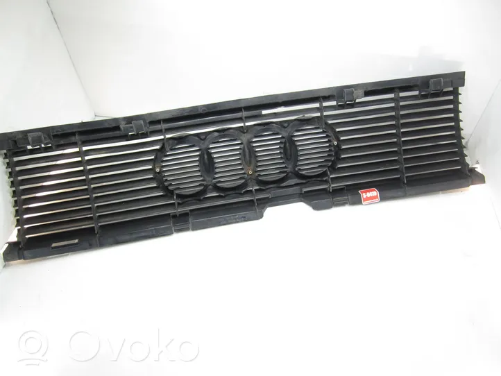 Audi 80 90 B2 Griglia superiore del radiatore paraurti anteriore 811853655C