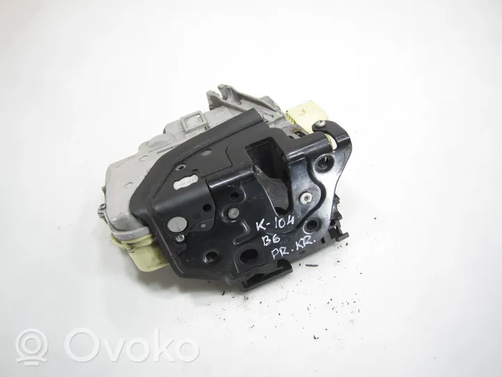 Volkswagen PASSAT B6 Front door lock 3C1837015A