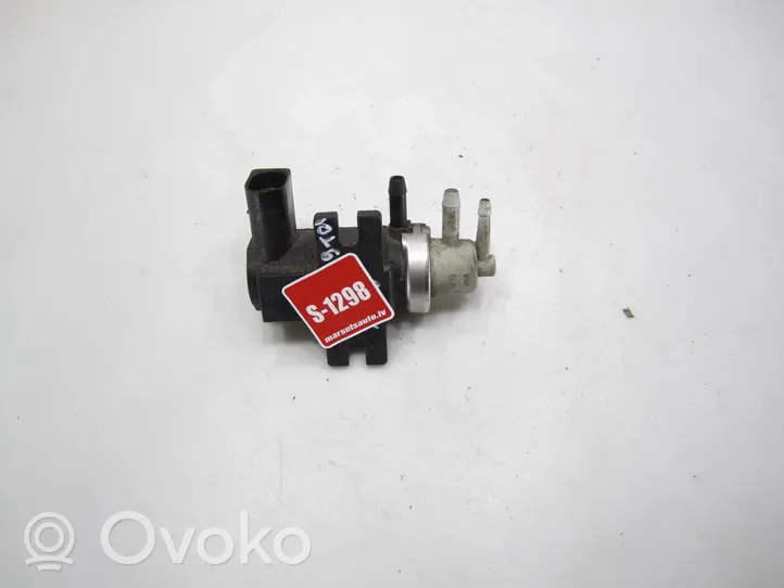 Audi A4 S4 B5 8D Solenoidinis vožtuvas 1J0906677B