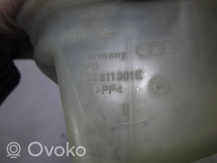 Audi A4 S4 B5 8D Zbiornik płynu hamulcowego 4B0611301E