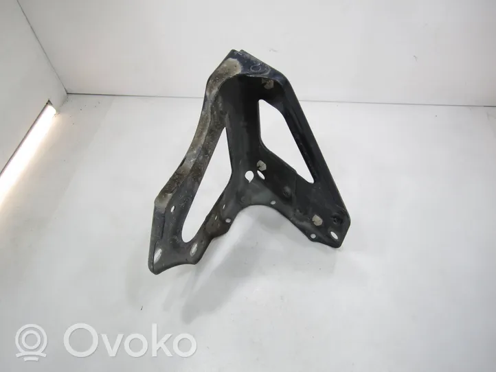 Audi A6 S6 C6 4F Fender mounting bracket 4F0821136