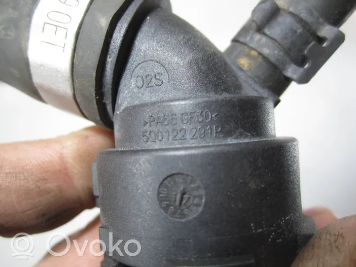 Volkswagen PASSAT B8 Tubo flessibile del liquido di raffreddamento del motore 5Q0122291P