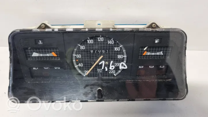 Opel Ascona C Compteur de vitesse tableau de bord 81136035