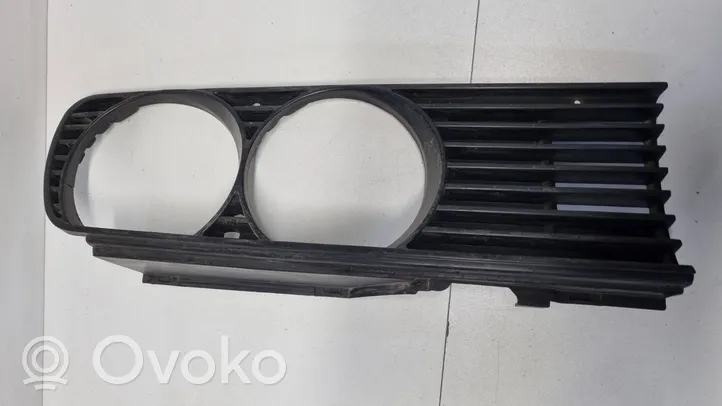 BMW 3 E30 Grotelės priekinės 18760910