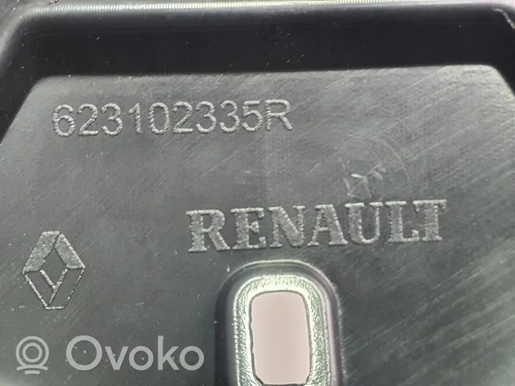 Renault Captur Etusäleikkö 623102335R