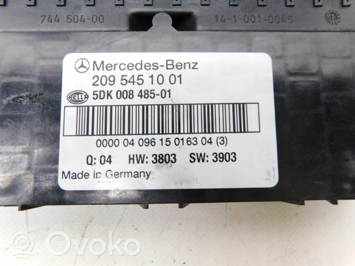 Mercedes-Benz CLK A209 C209 Module de fusibles 2095451001