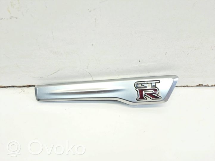 Nissan GT-R Moulure, baguette/bande protectrice d'aile 63870 6280A