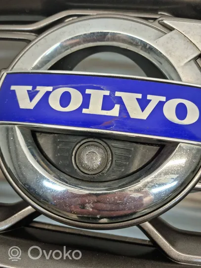 Volvo S60 Zderzak przedni 31323831