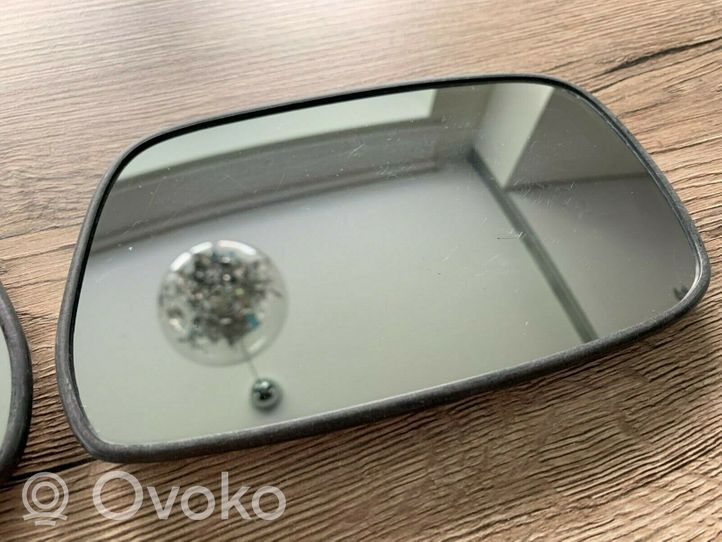 Toyota Avensis T220 Wing mirror glass 3001-993