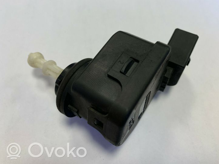 Mercedes-Benz E W211 Headlight level adjustment motor A0008201608