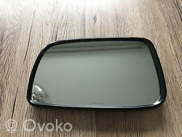 Toyota Avensis T220 Wing mirror glass 