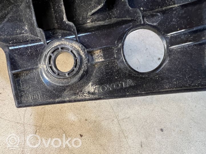 Toyota RAV 4 (XA40) Galinis žibintas kėbule 81550-42200