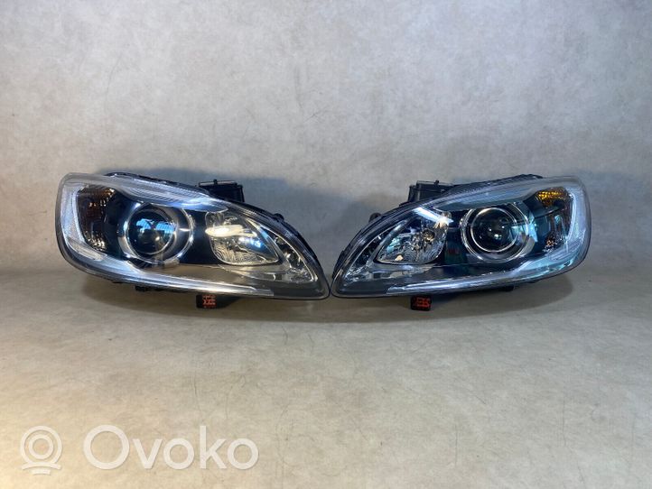 Volvo S60 Priekinių žibintų komplektas 31420253