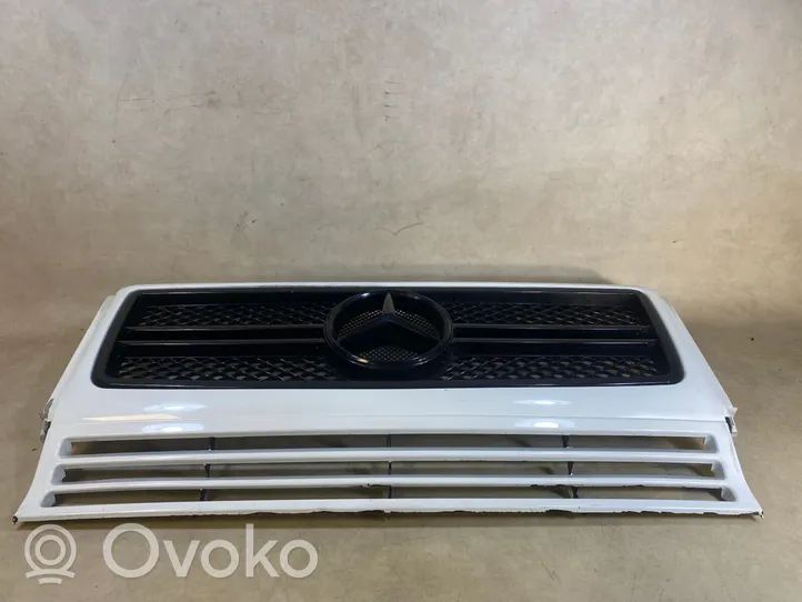 Mercedes-Benz G W461 463 Grotelės priekinės A4638802300